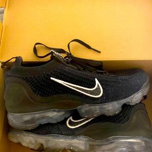 Womens Vapor max Nike 2021 Black/ White metallic silver